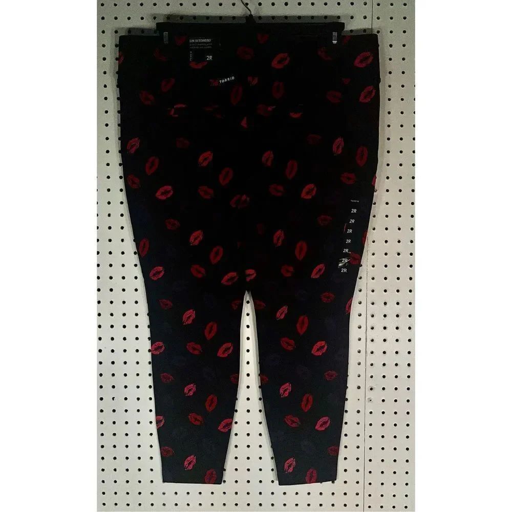 Torrid pixie lips print pants - Picture 2 of 11